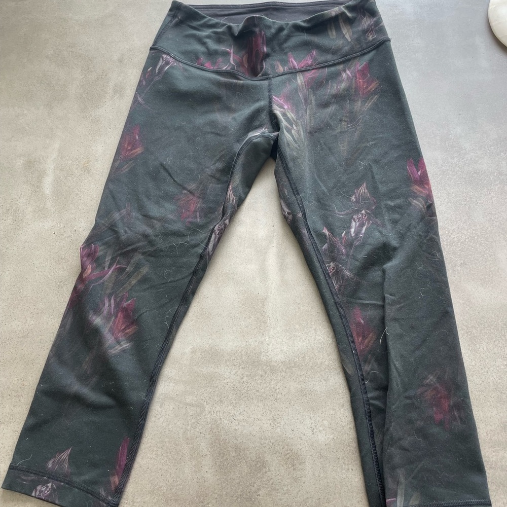 Lululemon floral print capri leggings